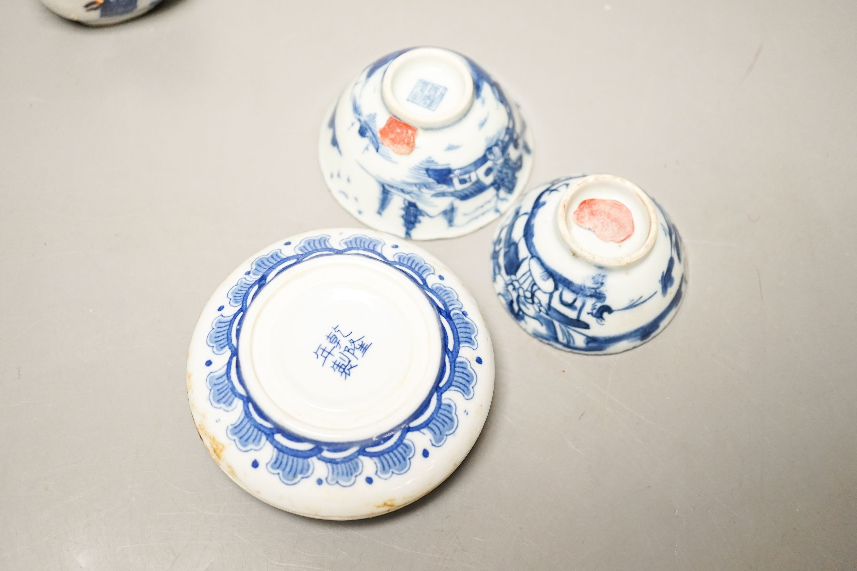 A Chinese underglaze blue and copper red snuff bottle, late 19th century, two blue and white bowls and a box and cover (4) 8.5cm